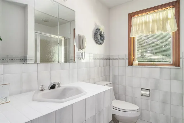 $1,145,000 | 10 Oak Hill Drive, Lincoln, RI 02865