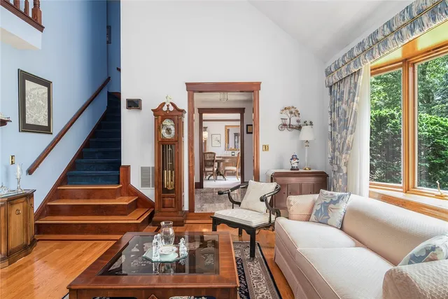 $1,145,000 | 10 Oak Hill Drive, Lincoln, RI 02865