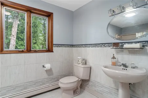 $1,145,000 | 10 Oak Hill Drive, Lincoln, RI 02865