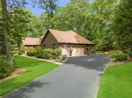 $1,145,000 | 10 Oak Hill Drive, Lincoln, RI 02865