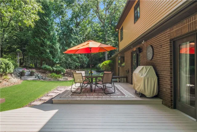 $1,145,000 | 10 Oak Hill Drive, Lincoln, RI 02865