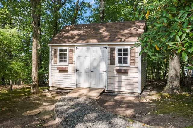 $1,145,000 | 10 Oak Hill Drive, Lincoln, RI 02865