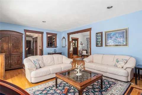 $1,145,000 | 10 Oak Hill Drive, Lincoln, RI 02865