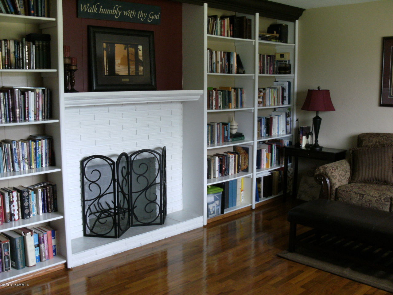 1628 Saul Road Sunnyside, WA 98944 - Photo 4 of 10 a living room with a book shelf and a book shelf