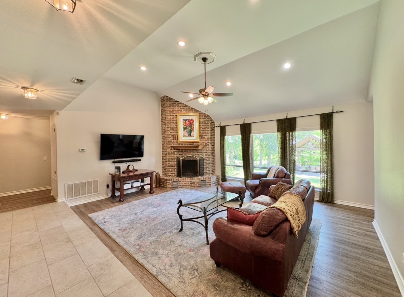 203 East 11th Street Elgin, TX 78621 - Photo 15 of 40