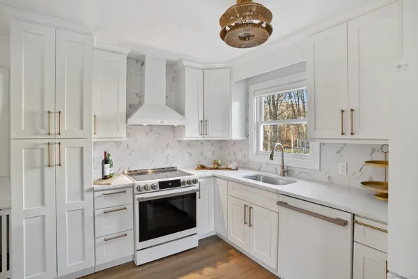 $3,750 | 132 Toll House Lane, Fairfield, CT 06825