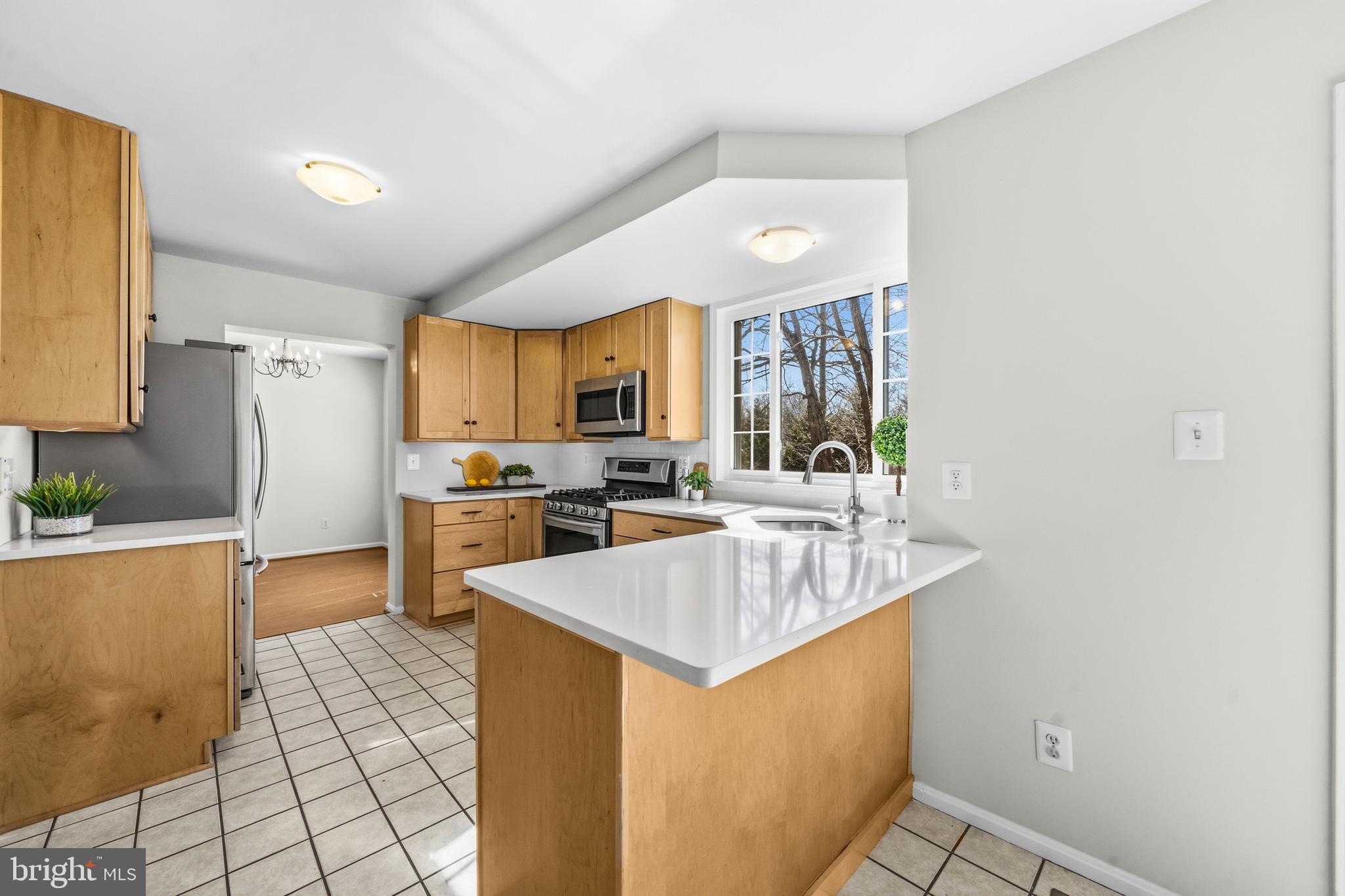 9101 Blue Jug Landing Burke, VA 22015 - Photo 11 of 63