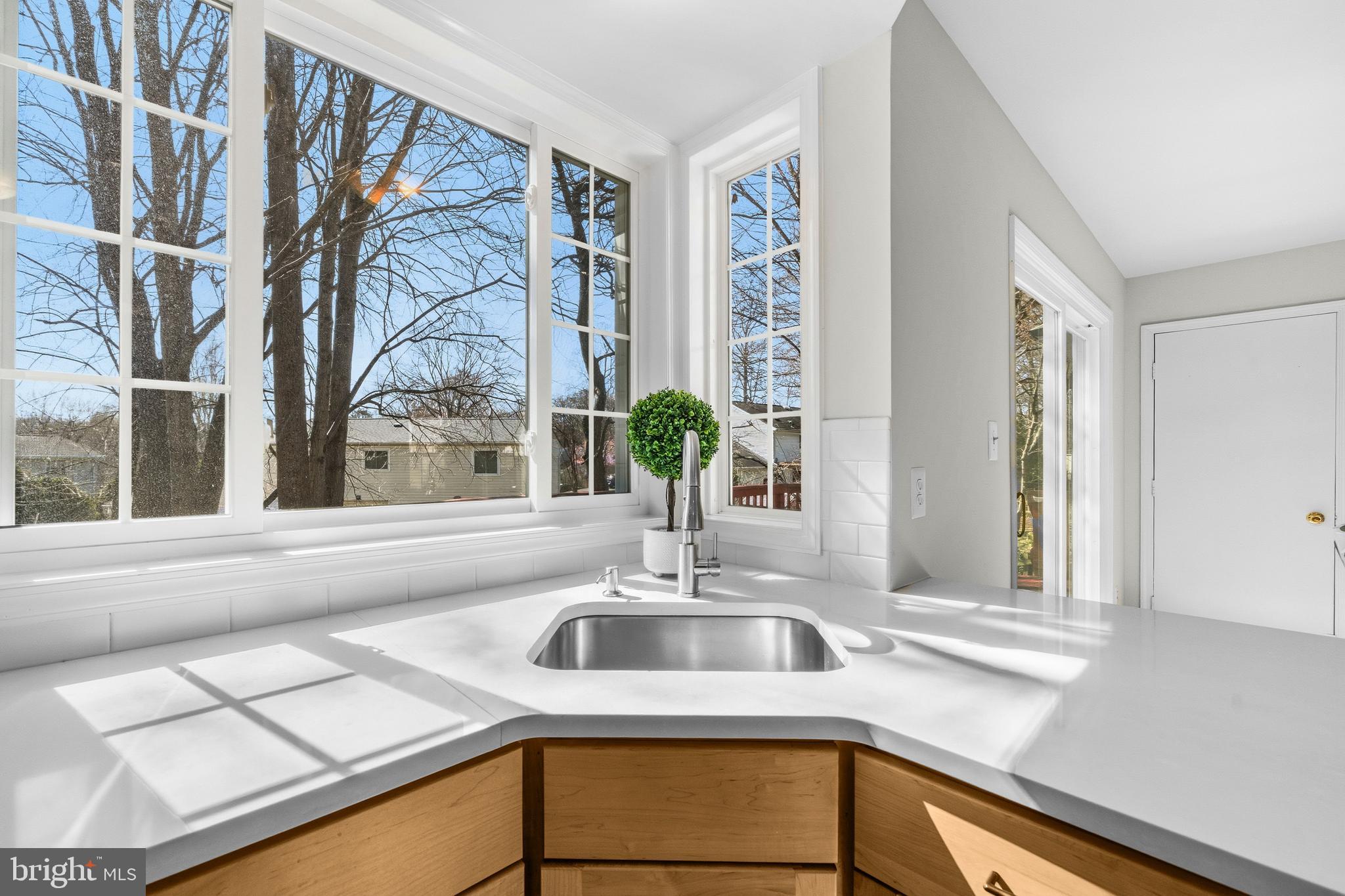 9101 Blue Jug Landing Burke, VA 22015 - Photo 13 of 63