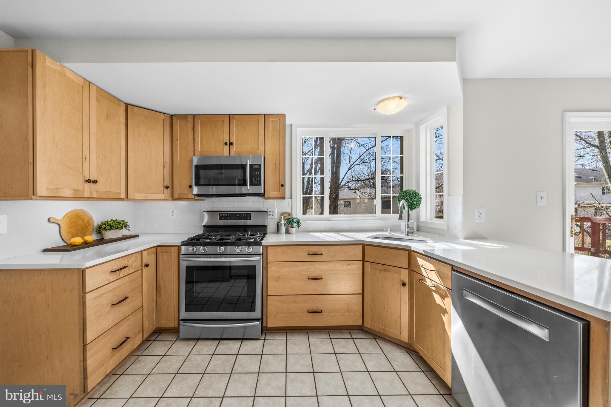 9101 Blue Jug Landing Burke, VA 22015 - Photo 14 of 63