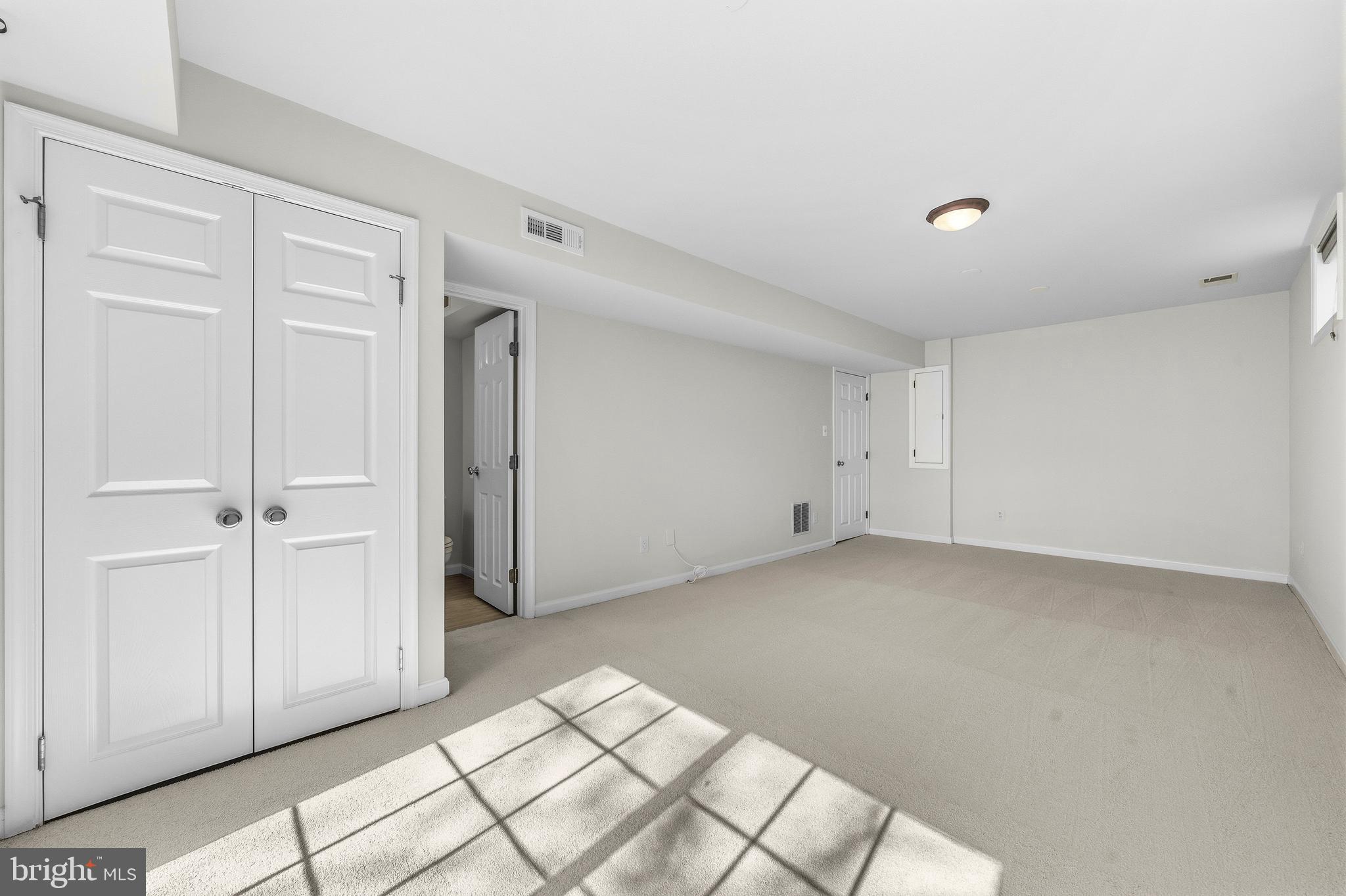 9101 Blue Jug Landing Burke, VA 22015 - Photo 34 of 63