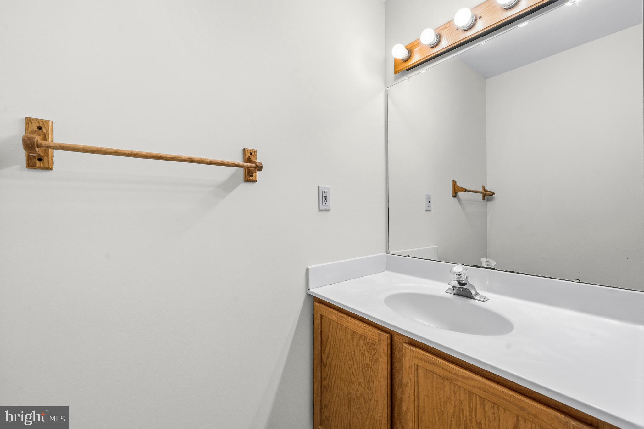 9101 Blue Jug Landing Burke, VA 22015 - Photo 35 of 63