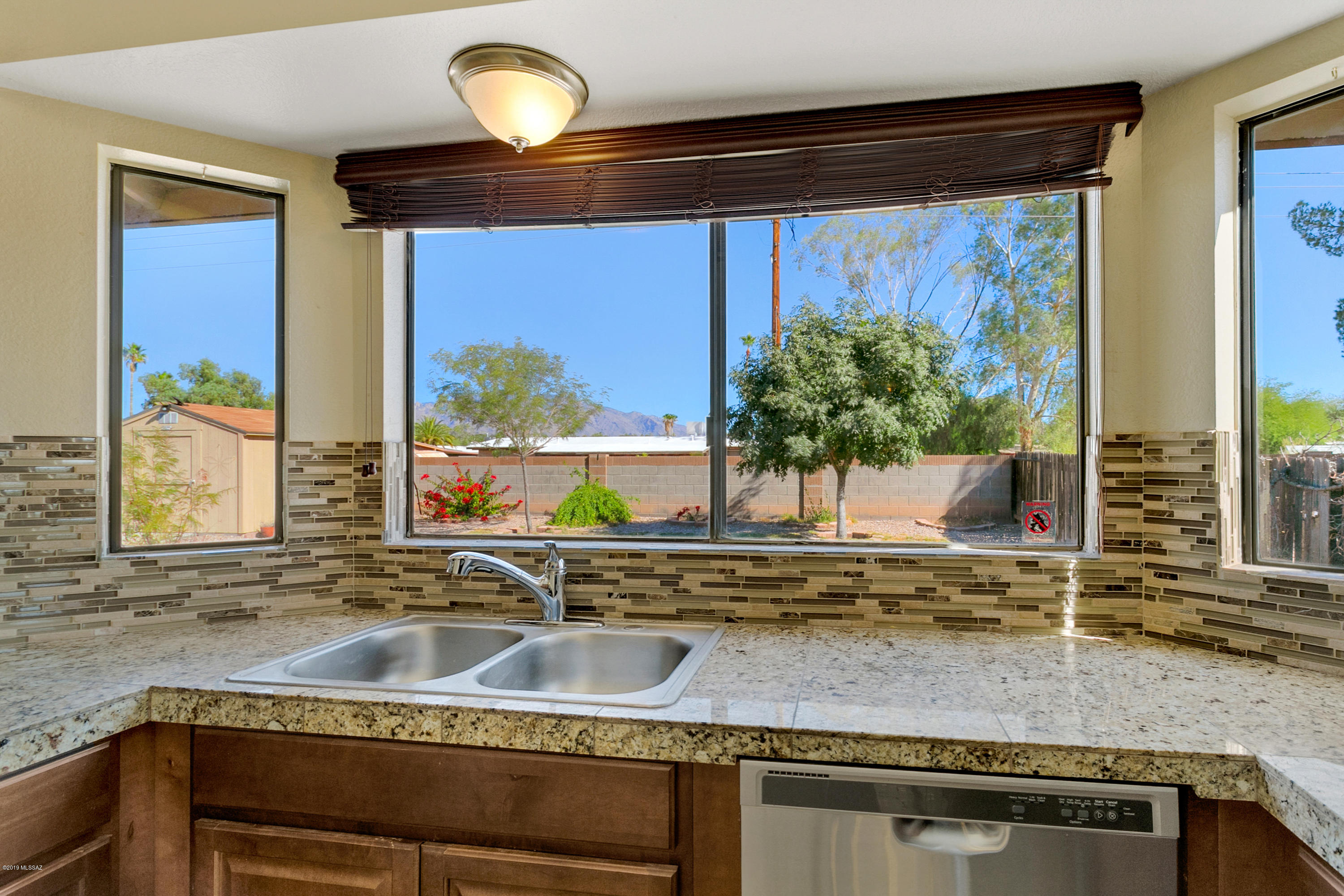5750 North Ezybrook Road Tucson, AZ 85741 - Photo 7 of 24