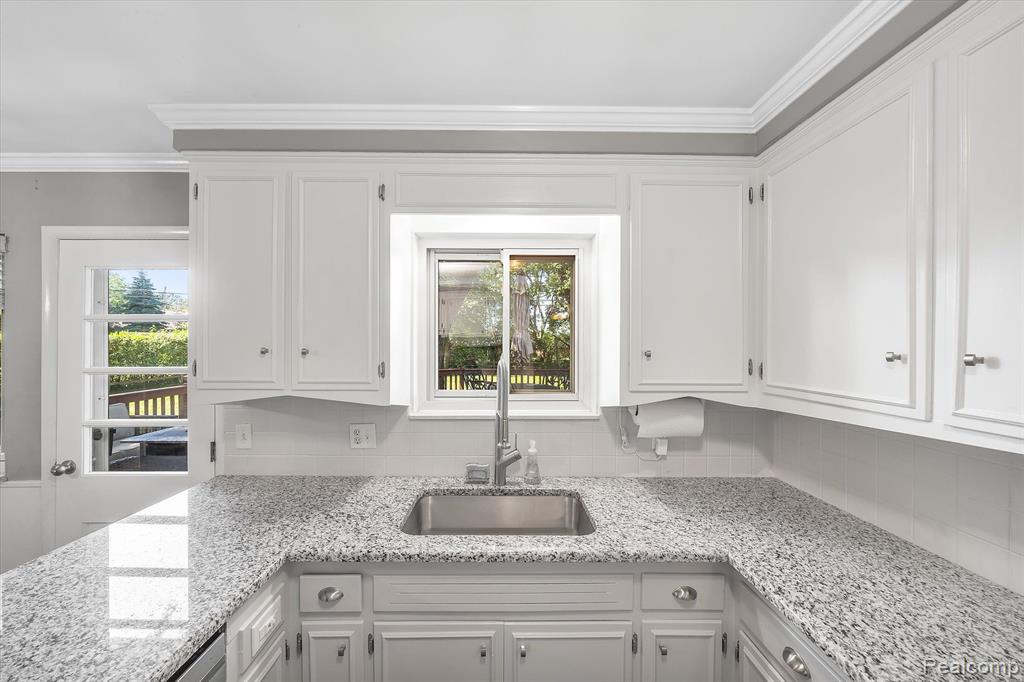 120 Windsor Road Rochester Hills, MI 48307 - Photo 15 of 37