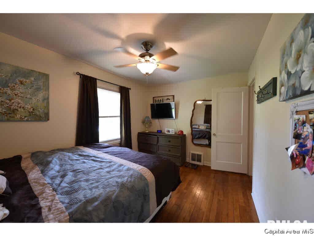 2023 Grant Street Springfield, IL 62703 - Photo 12 of 26