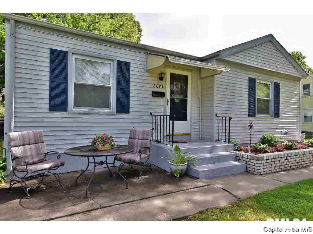 2023 Grant Street Springfield, IL 62703 - Photo 2 of 26