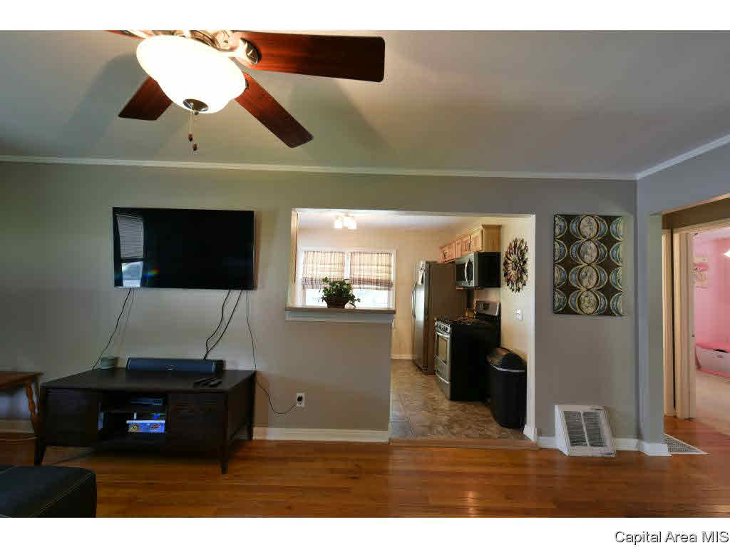 2023 Grant Street Springfield, IL 62703 - Photo 6 of 26