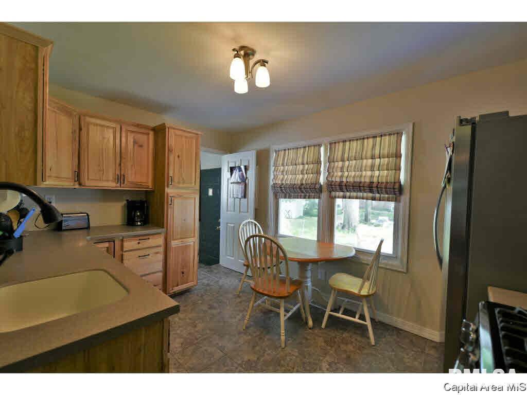2023 Grant Street Springfield, IL 62703 - Photo 7 of 26