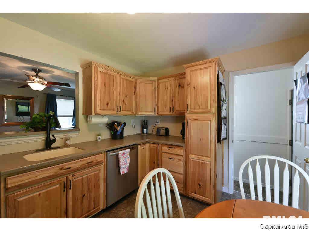 2023 Grant Street Springfield, IL 62703 - Photo 8 of 26