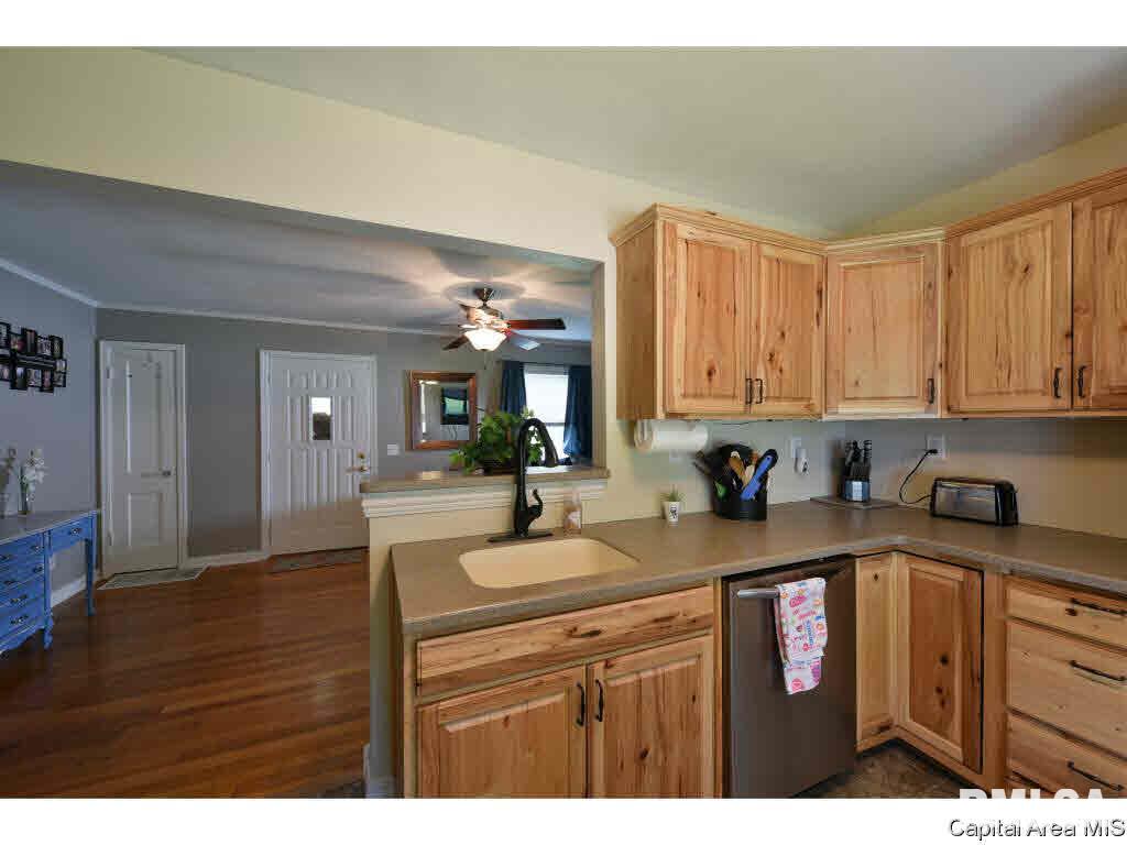 2023 Grant Street Springfield, IL 62703 - Photo 9 of 26
