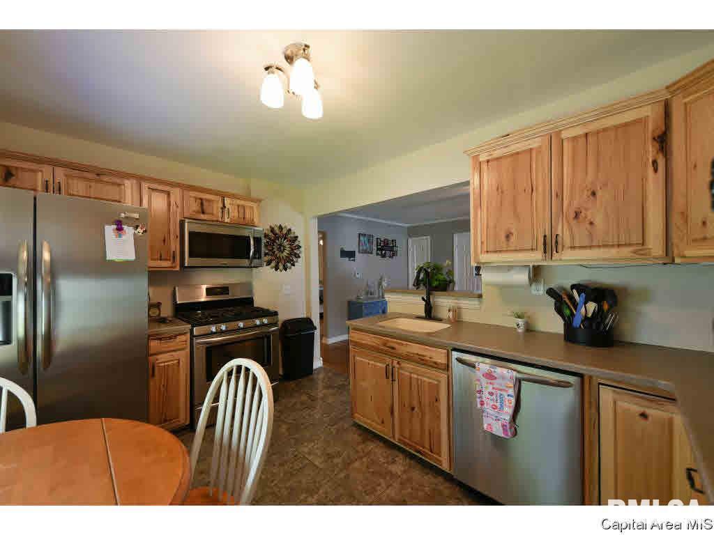 2023 Grant Street Springfield, IL 62703 - Photo 10 of 26