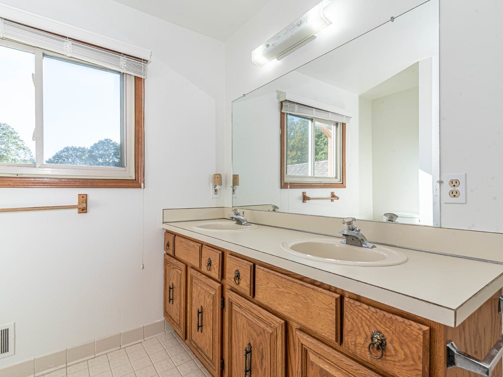 1004 Bembridge Drive Rochester Hills, MI 48307 - Photo 31 of 47