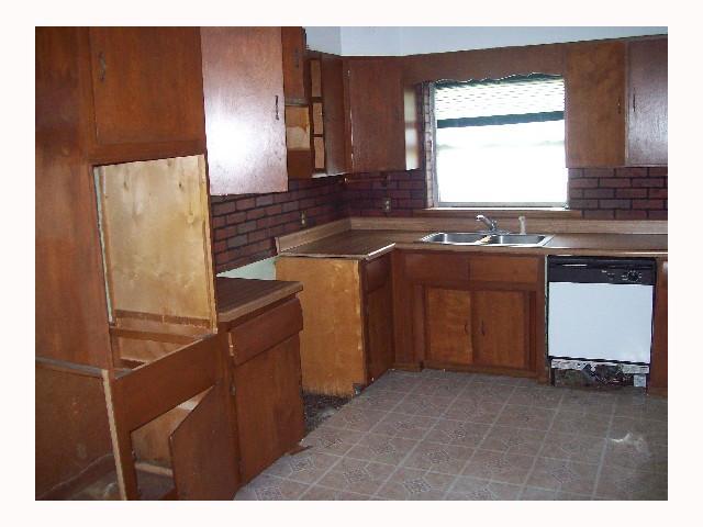 4369 Charlotte Road Columbus, OH 43207 - Photo 4 of 4