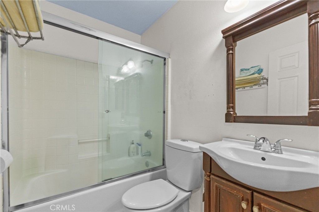 19345 Warren Road Riverside, CA 92508 - Photo 18 of 72 Bathroom 2