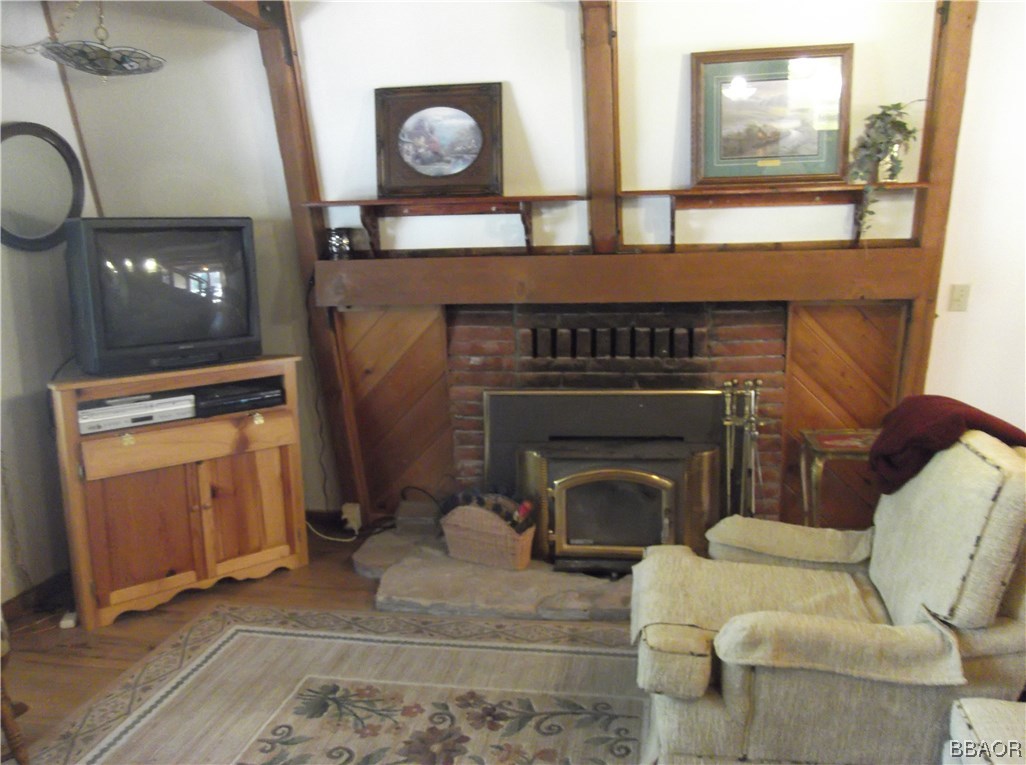 646 Riverside Avenue Sugarloaf, CA 92386 - Photo 11 of 29 Gallery Image 11