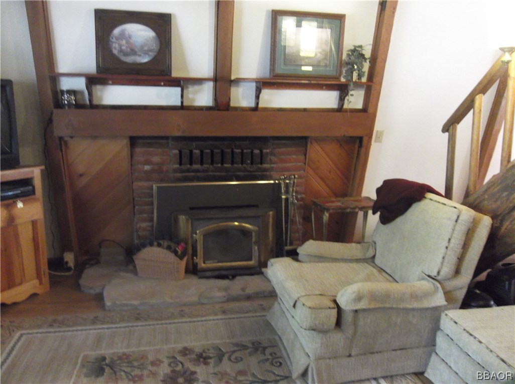 646 Riverside Avenue Sugarloaf, CA 92386 - Photo 12 of 29 Gallery Image 12