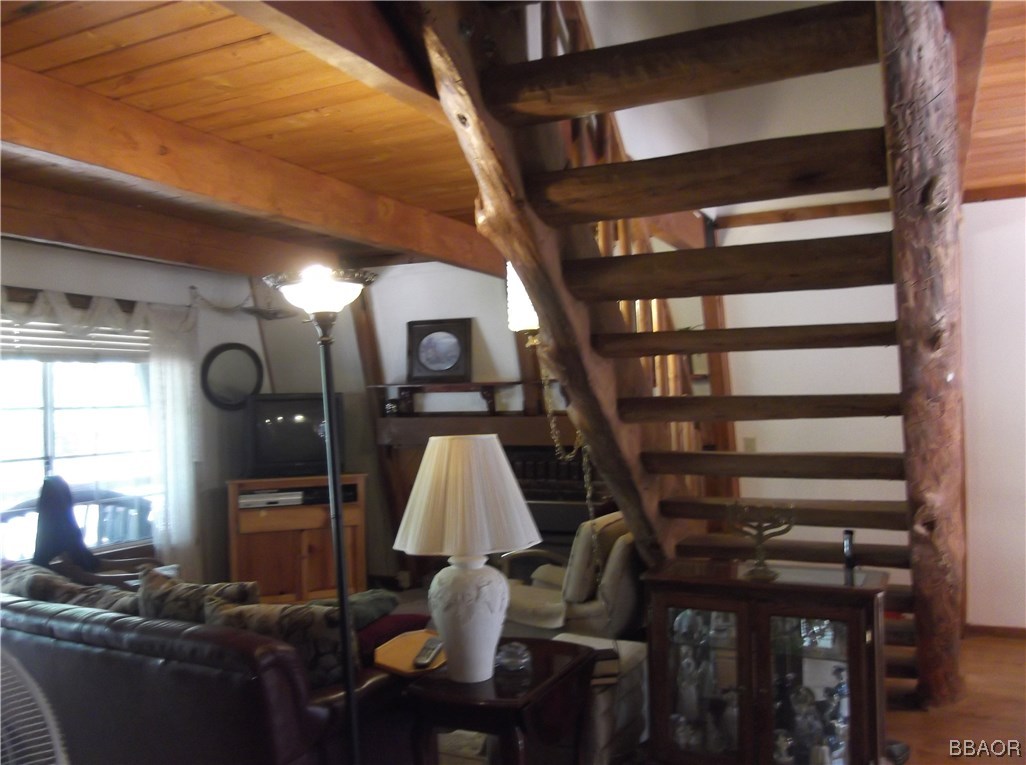 646 Riverside Avenue Sugarloaf, CA 92386 - Photo 14 of 29 Gallery Image 14
