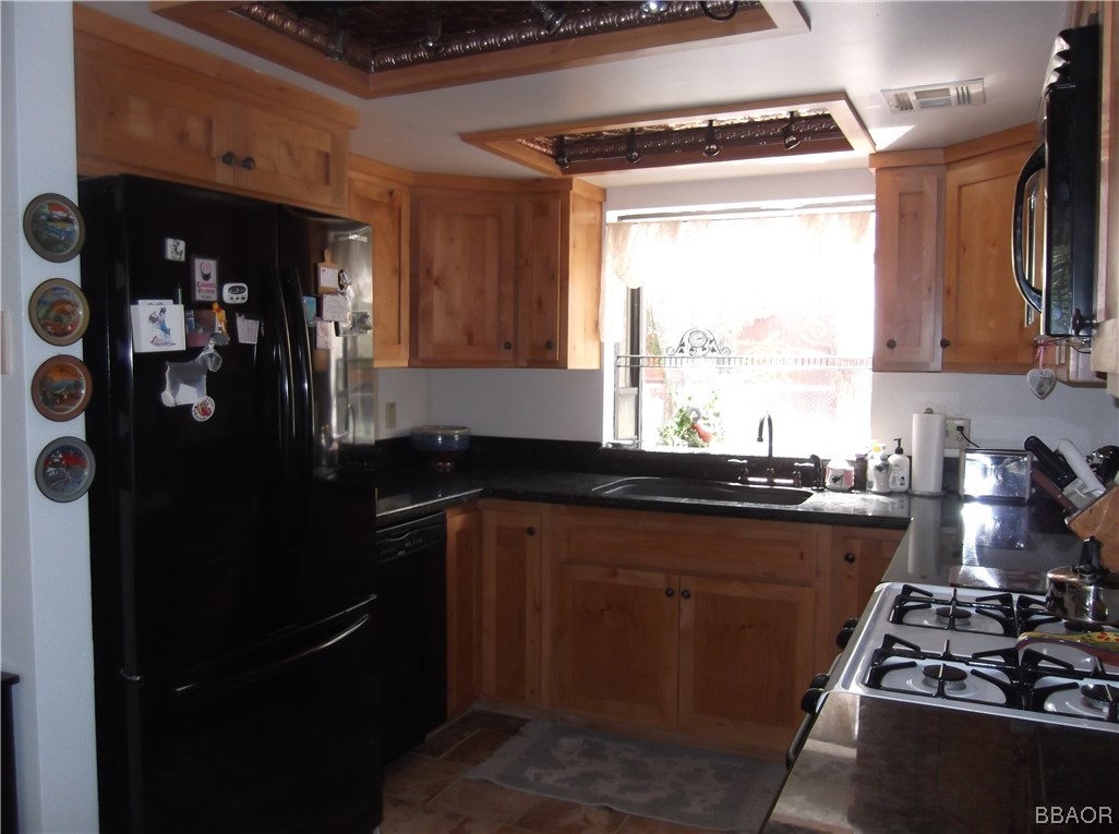 646 Riverside Avenue Sugarloaf, CA 92386 - Photo 15 of 29 Gallery Image 15