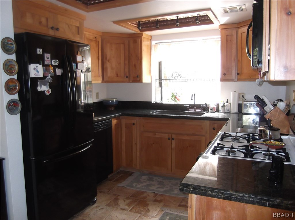 646 Riverside Avenue Sugarloaf, CA 92386 - Photo 16 of 29 Gallery Image 16