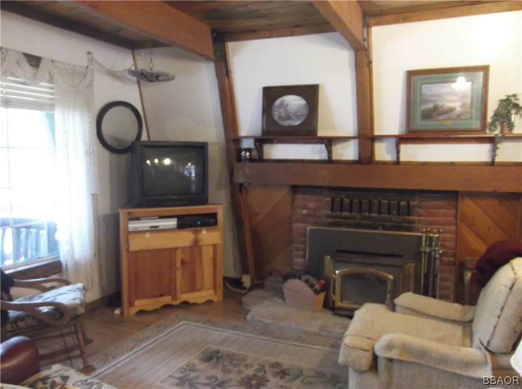 646 Riverside Avenue Sugarloaf, CA 92386 - Photo 9 of 29 Gallery Image 9