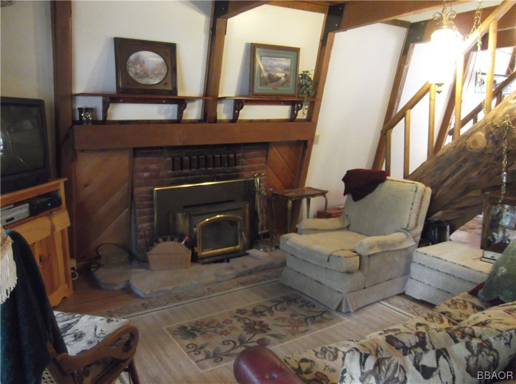 646 Riverside Avenue Sugarloaf, CA 92386 - Photo 10 of 29 Gallery Image 10