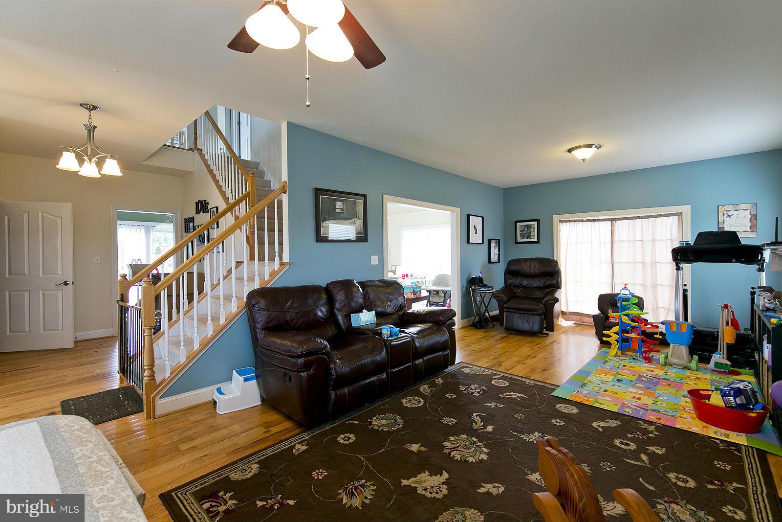 1630 Whitacre Road Gore, VA 22637 - Photo 4 of 28 Living Room