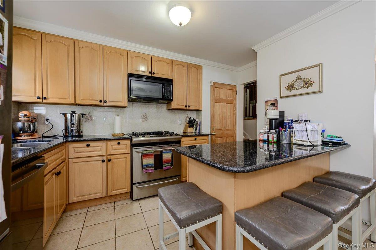 30 Cheshire Road Inwood, NY 11096 - Photo 9 of 21 Gallery Image 9