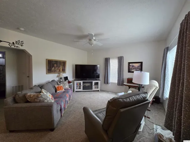 $425,000 | 1436-1100 1100 E Street, Mount Sterling, IL 62353