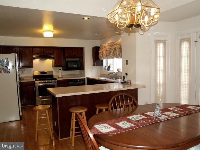 14907 Peach Orchard Road Silver Spring, MD 20905 - Photo 4 of 27 Kitchen