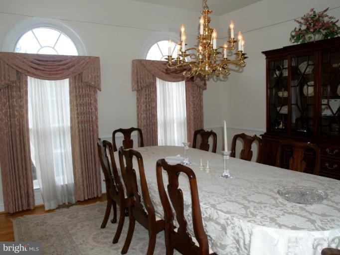 14907 Peach Orchard Road Silver Spring, MD 20905 - Photo 5 of 27 Dining Room