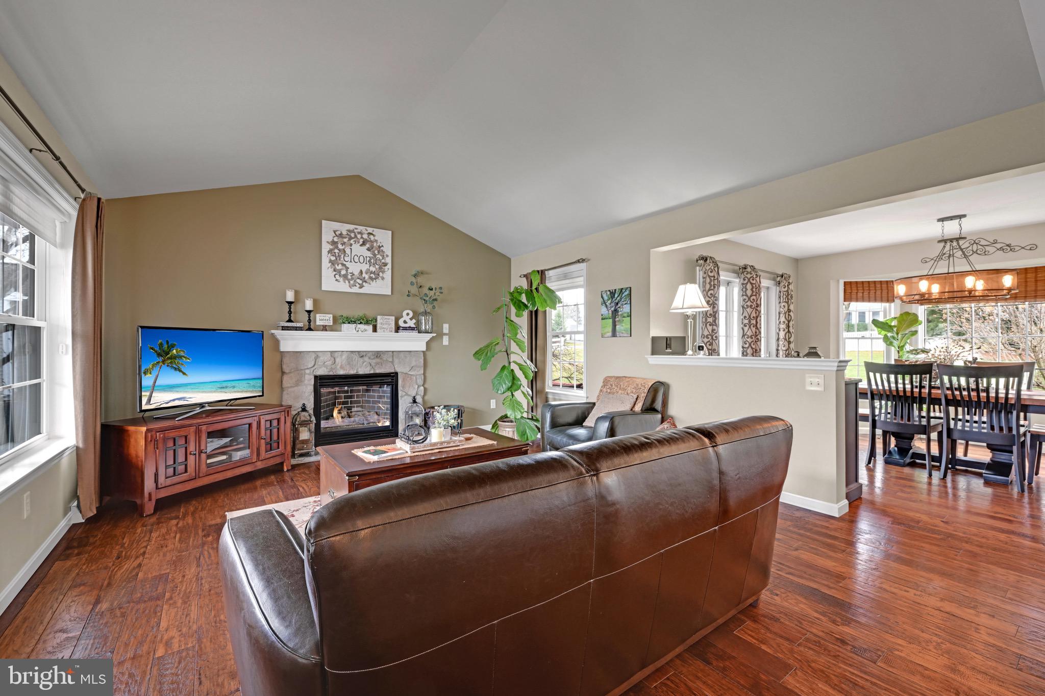 572 Wallingford Road Lancaster, PA 17601 - Photo 6 of 36 Living Room