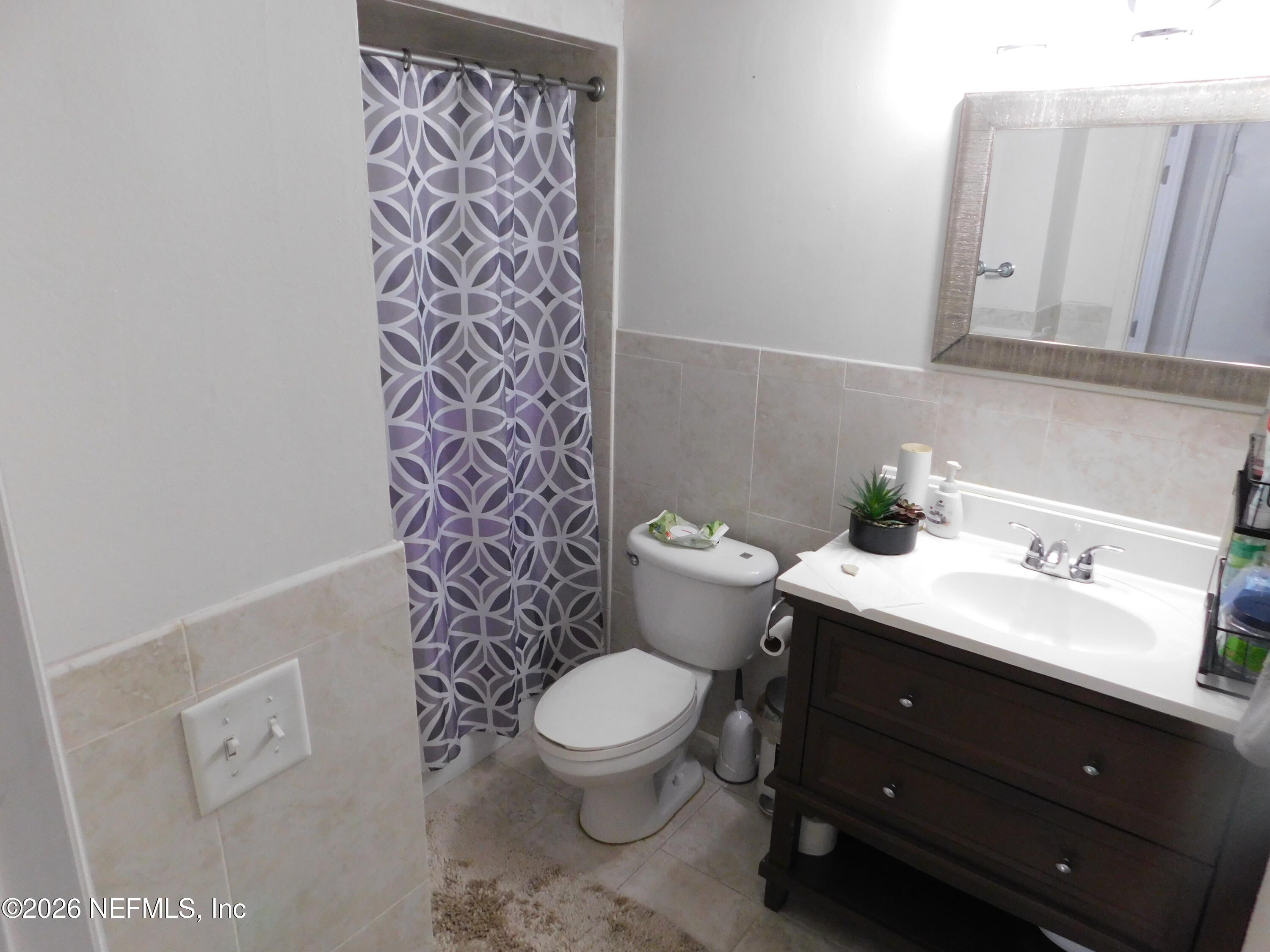 2798 Commanche Avenue Orange Park, FL 32065 - Photo 13 of 42 a bathroom with a toilet a sink and mirror