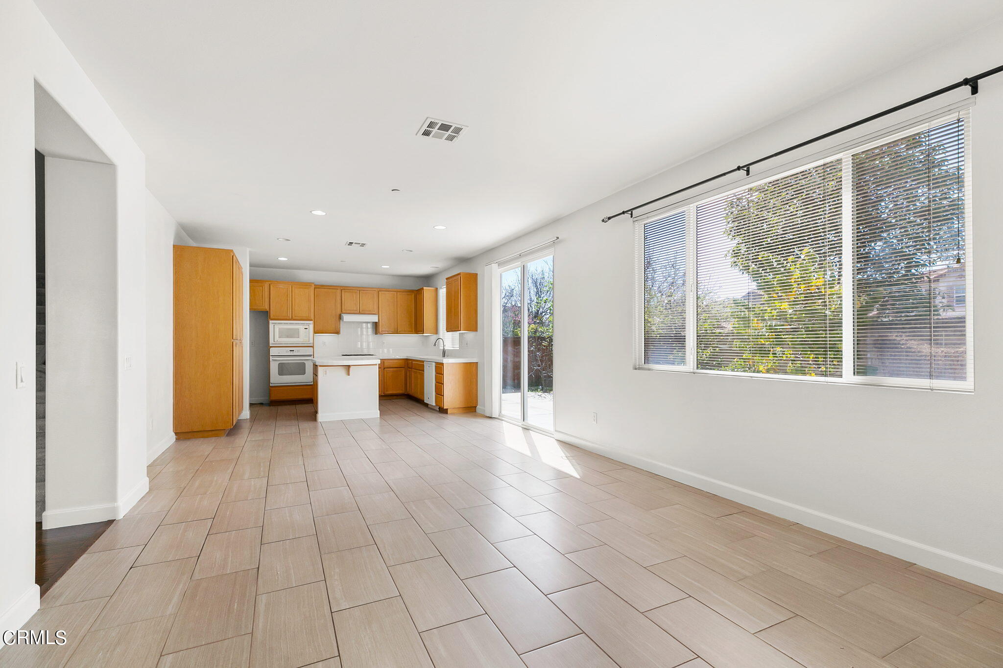 957 Entrada Drive Oxnard, CA 93030 - Photo 13 of 36 957 Entrada family and dining room3