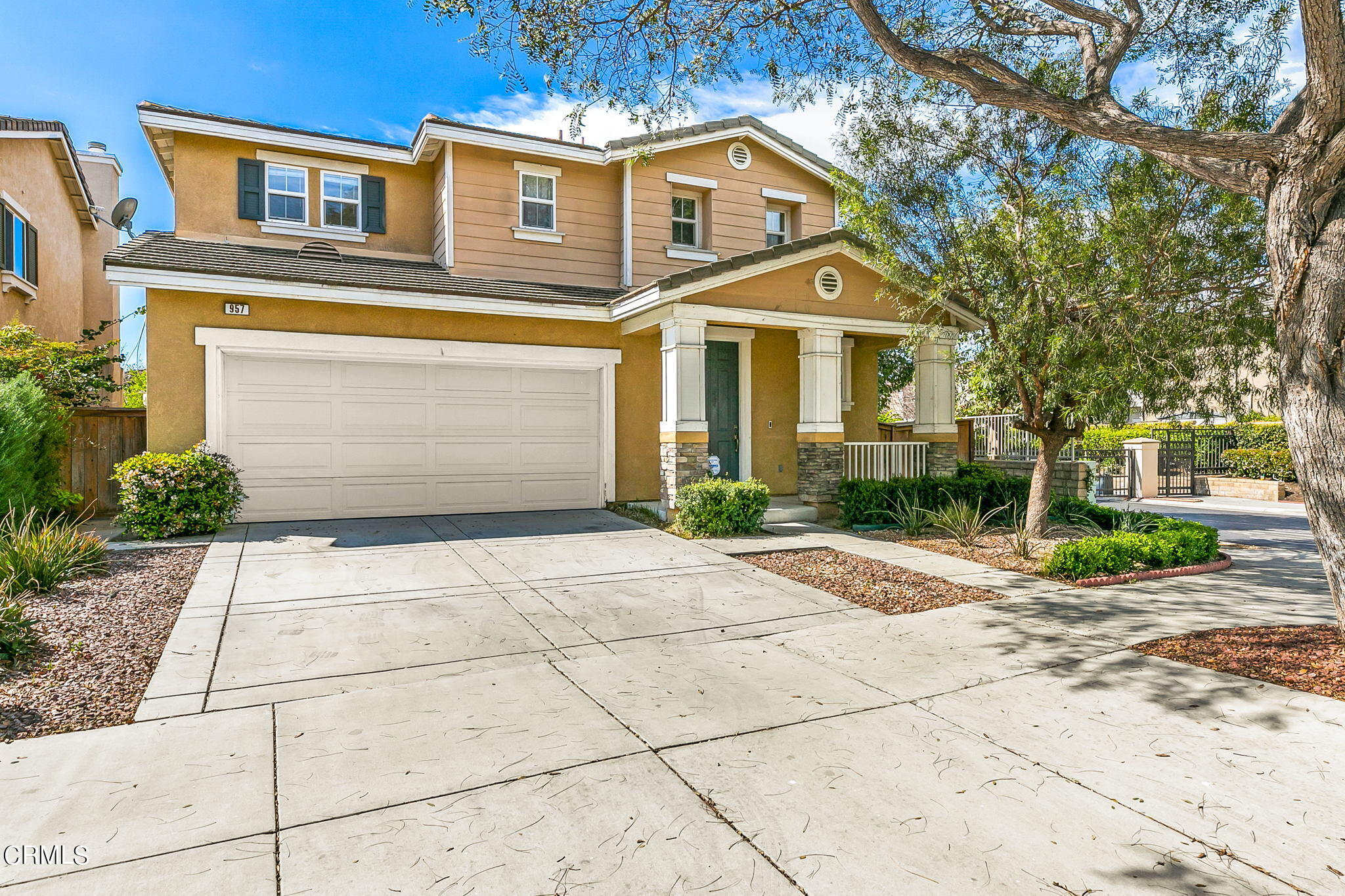 957 Entrada Drive Oxnard, CA 93030 - Photo 2 of 36 957 Entrada front2