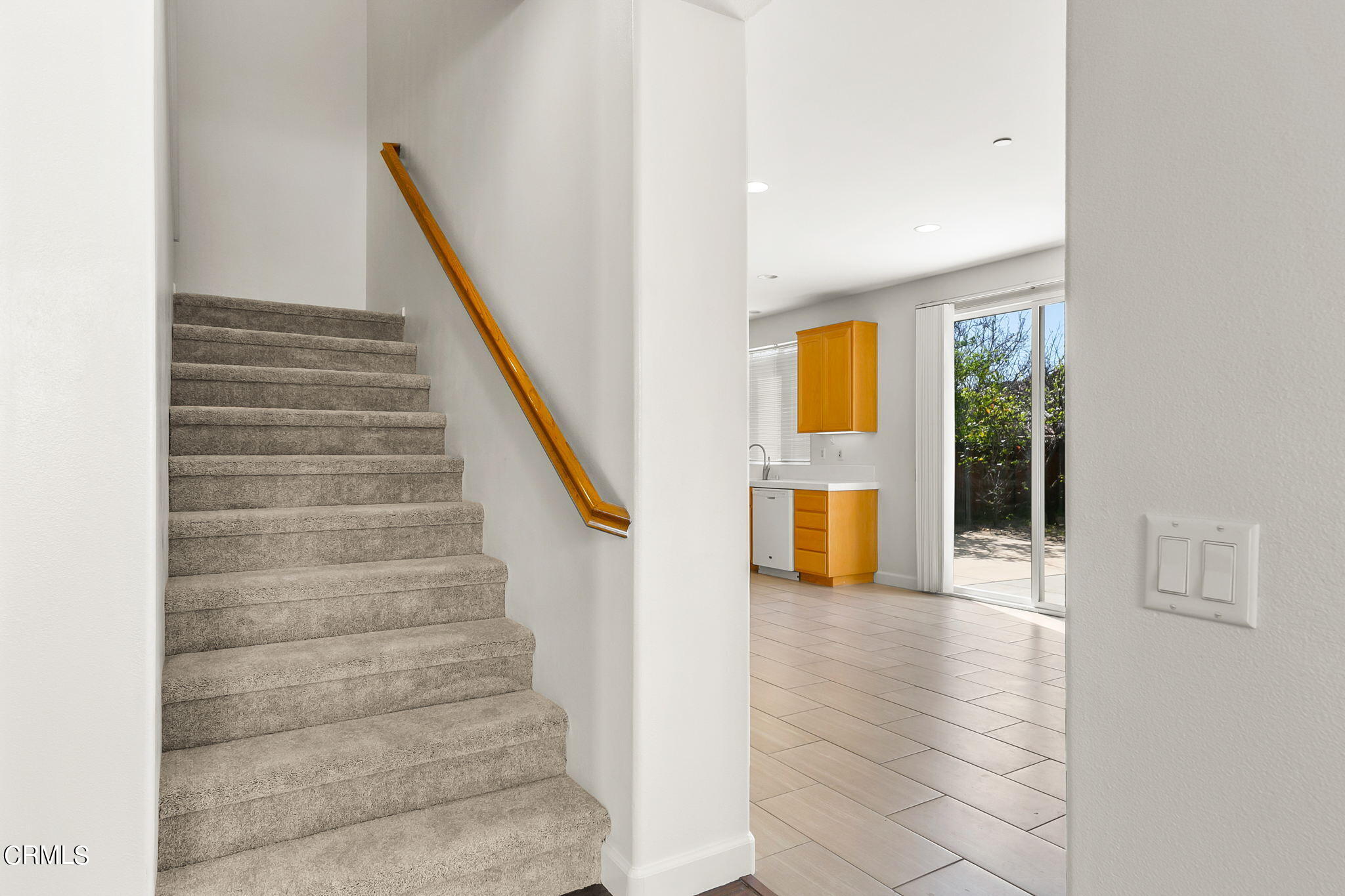 957 Entrada Drive Oxnard, CA 93030 - Photo 21 of 36 957 Entrada stairway