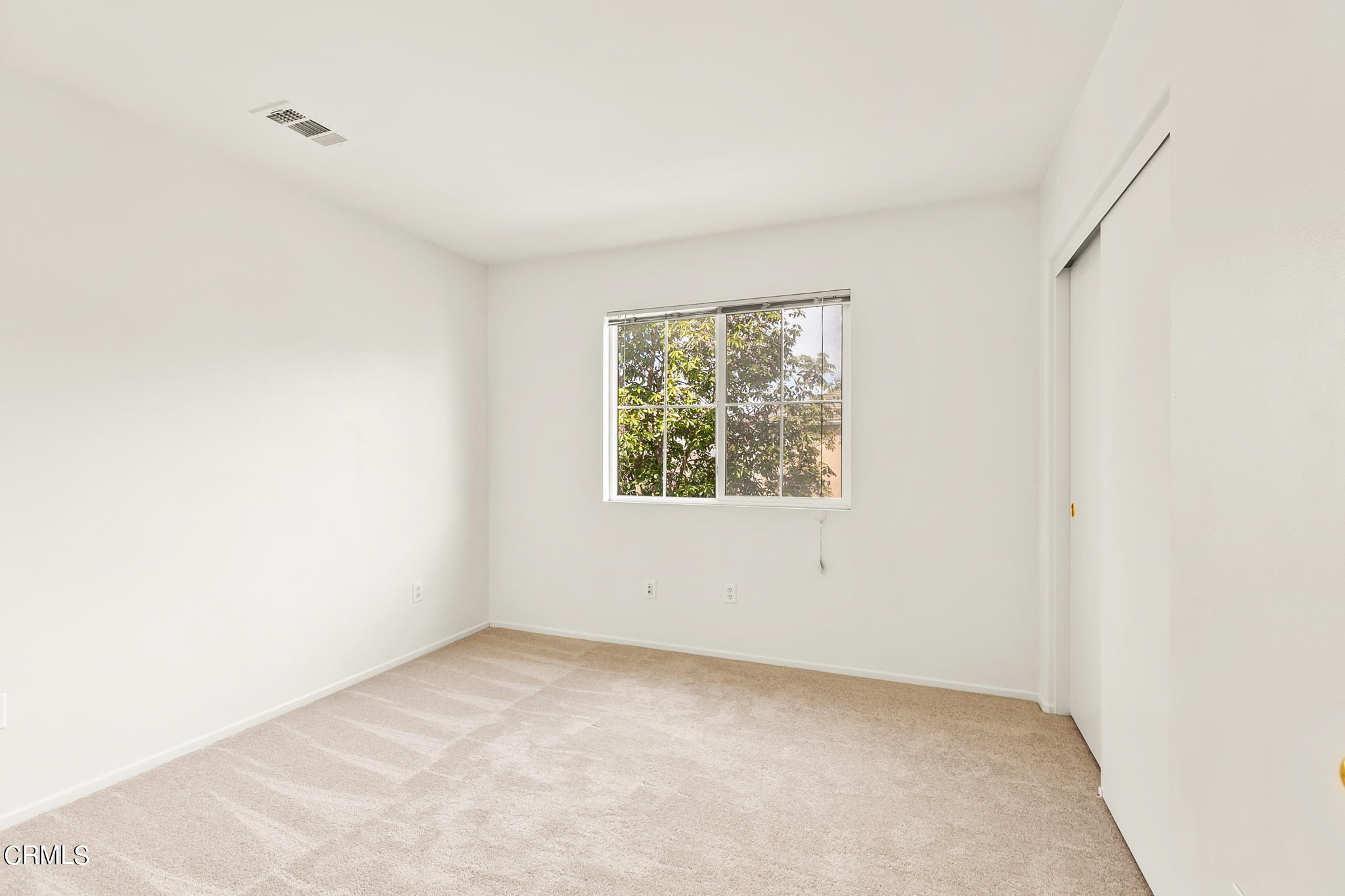 957 Entrada Drive Oxnard, CA 93030 - Photo 28 of 36 957 Entrada 2nd bedroom