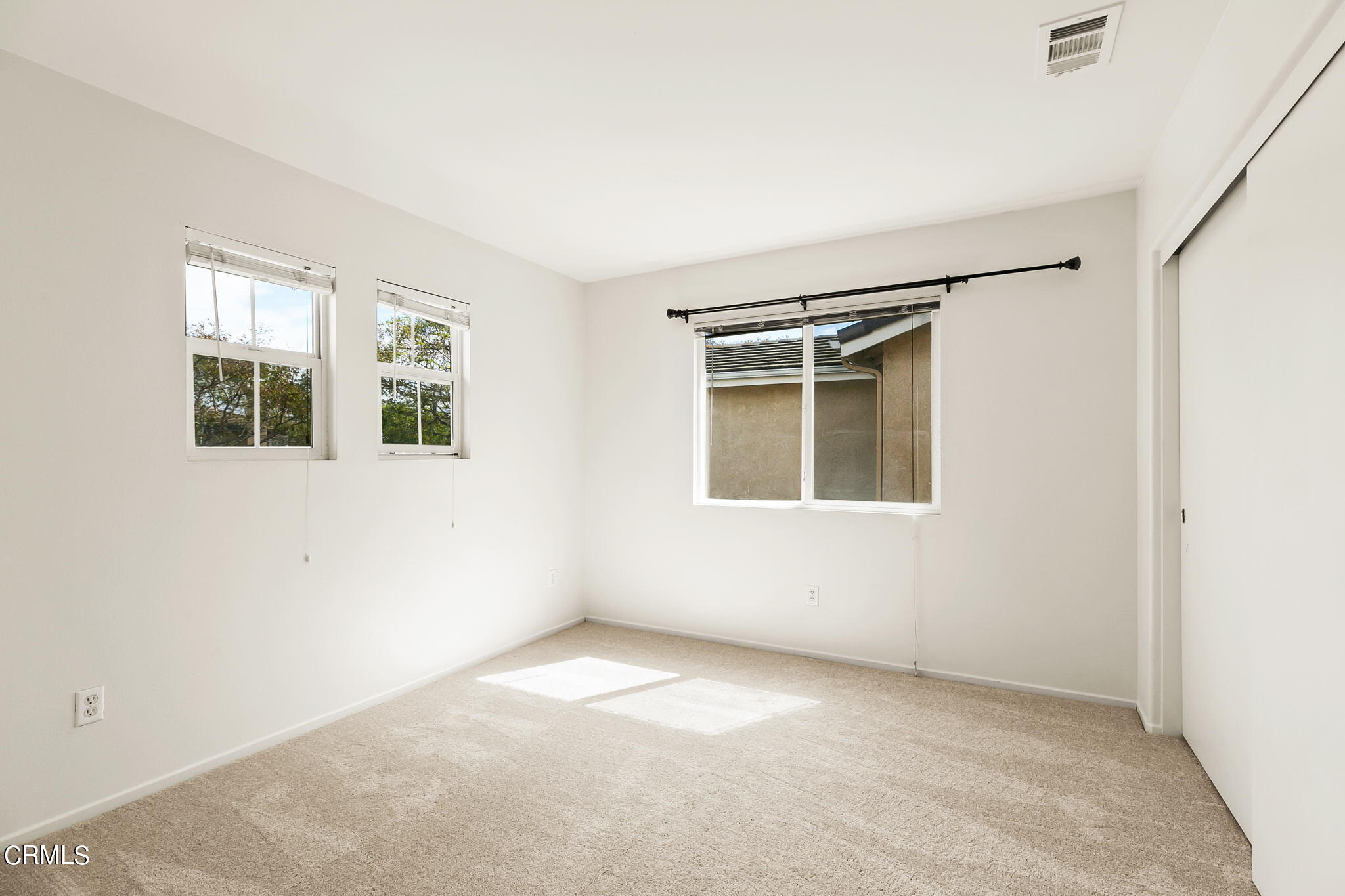 957 Entrada Drive Oxnard, CA 93030 - Photo 30 of 36 957 Entrada 4th bedroom