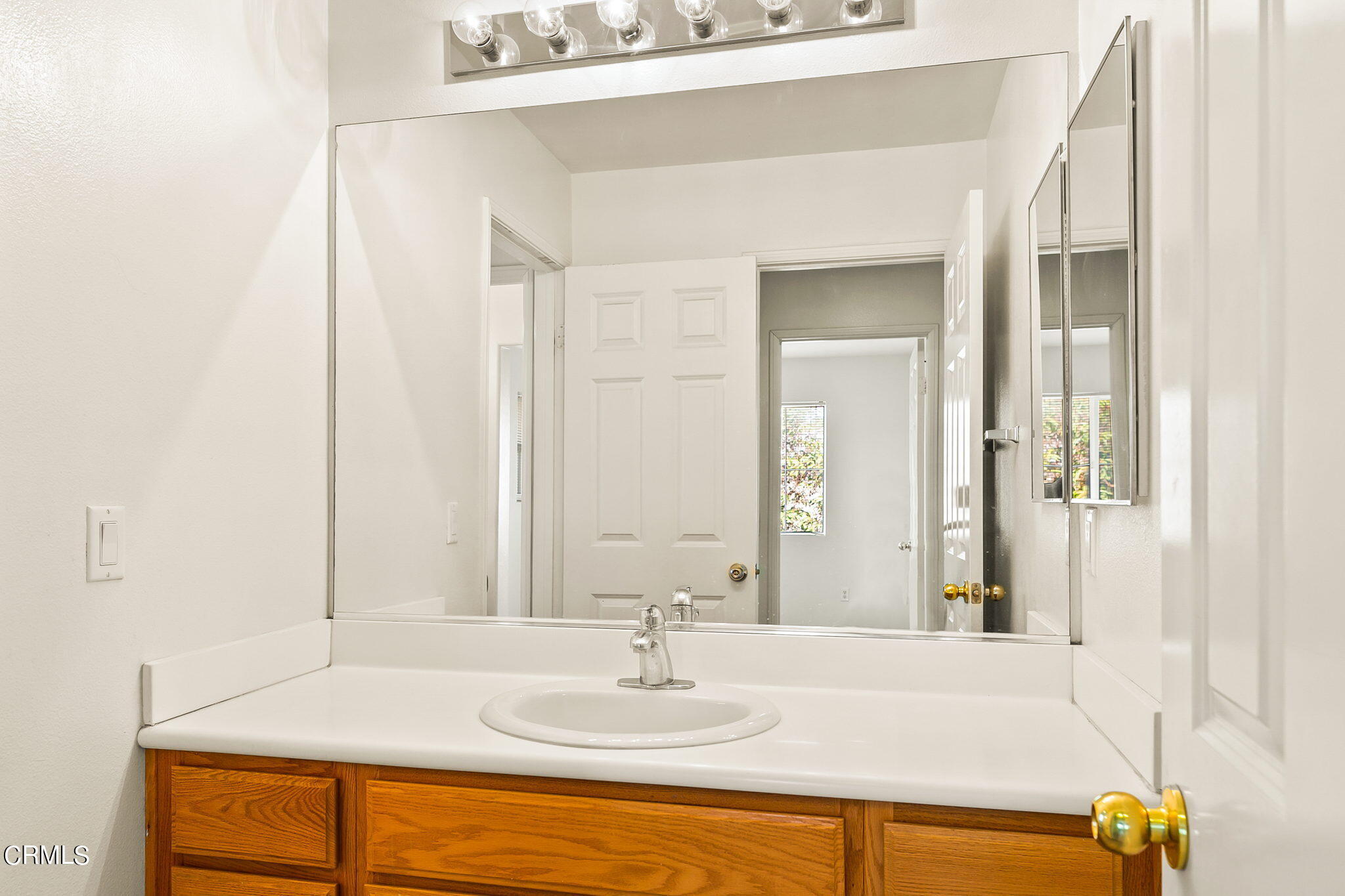 957 Entrada Drive Oxnard, CA 93030 - Photo 31 of 36 957 Entrada upstairs hall bathroom