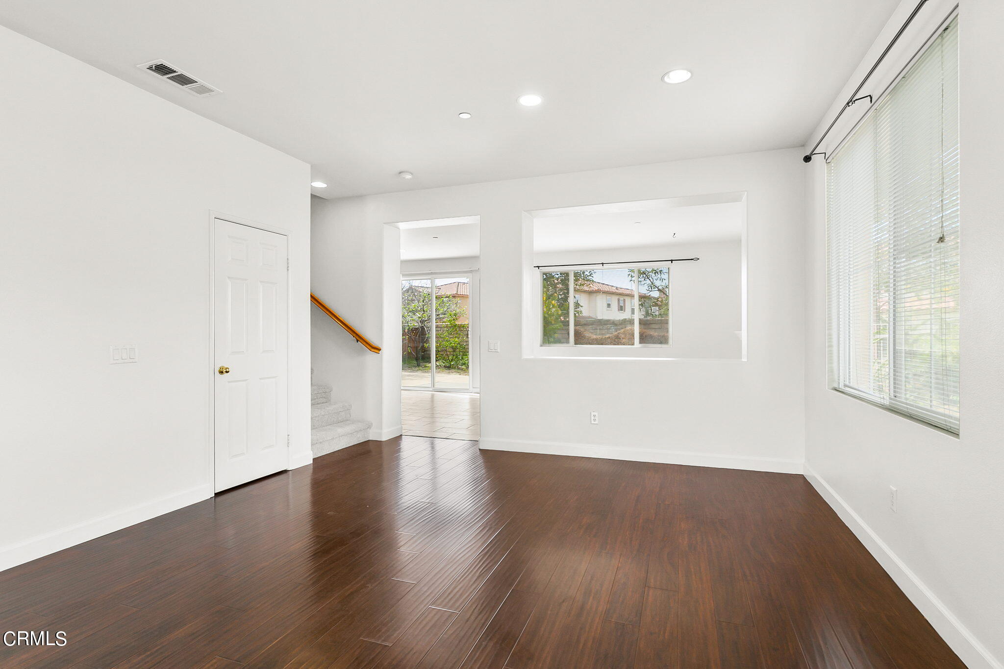 957 Entrada Drive Oxnard, CA 93030 - Photo 10 of 36 957 Entrada living room4