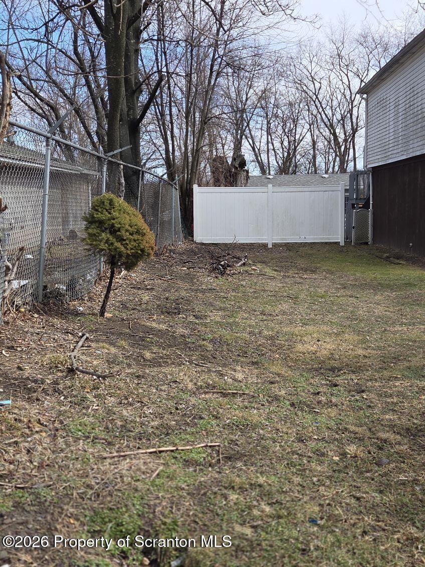 2724 North Main Avenue Scranton, PA 18508 - Photo 4 of 20 2724 Yard