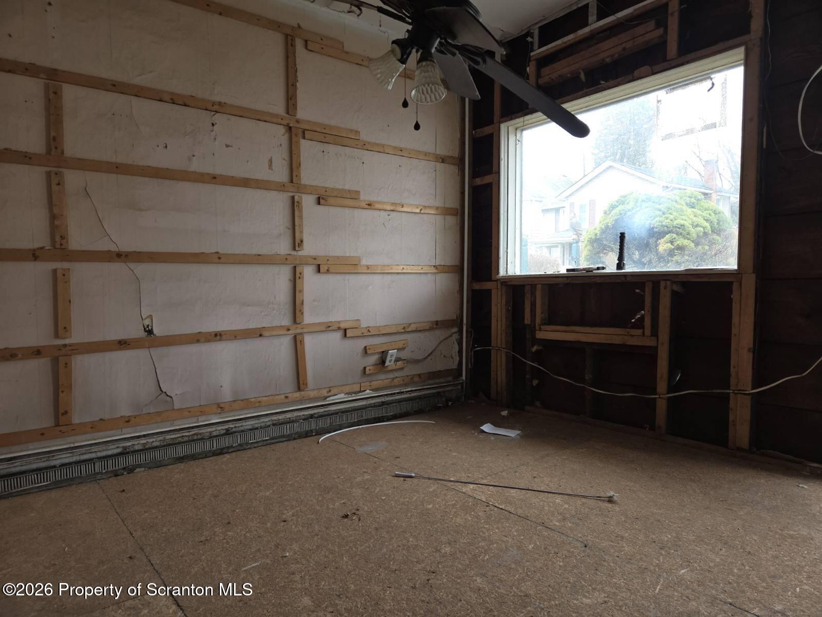 2724 North Main Avenue Scranton, PA 18508 - Photo 6 of 20 Living Room